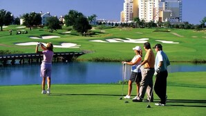Golf - Bright home near Disney w/ themed rooms & pool (Kissimmee)