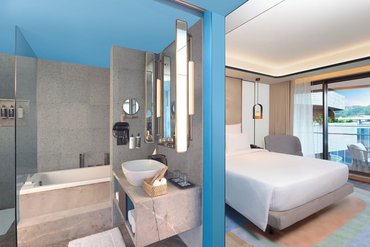 Executive Double Room, 1 Queen Bed, Balcony | Minibar, in-room safe, soundproofing, iron/ironing board