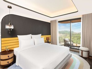 行政套房, 1 張標準雙人床, 露台 (and sofa) | 迷你吧、房內夾萬、隔音、熨斗/熨衫板