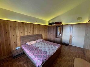 Villa clásica, balcón | 3 habitaciones y wifi gratis 