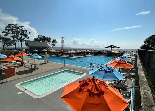 Sunset View-Dog Friendly with Pool/Tennis!