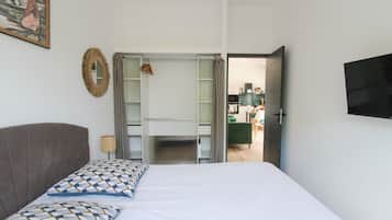 2 bedrooms, iron/ironing board, free WiFi, bed sheets