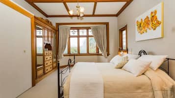 3 bedrooms, iron/ironing board, travel cot, free WiFi