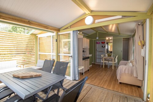 Chalet 'Tout Confort 4min Plage' with Shared Pool, Private Terrace and Air Conditioning