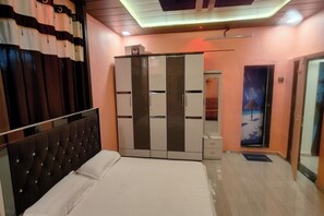 Chambre Deluxe, 1 chambre | 1 chambre, bureau, accĂšs au Wi-Fi (inclus), literie fournie