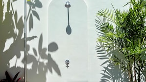 A bathroom with a shower, a sink, and a mirror. - Villa Andra Canggu (Canggu)