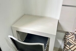 Bureau, Wi-Fi gratuit, draps fournis