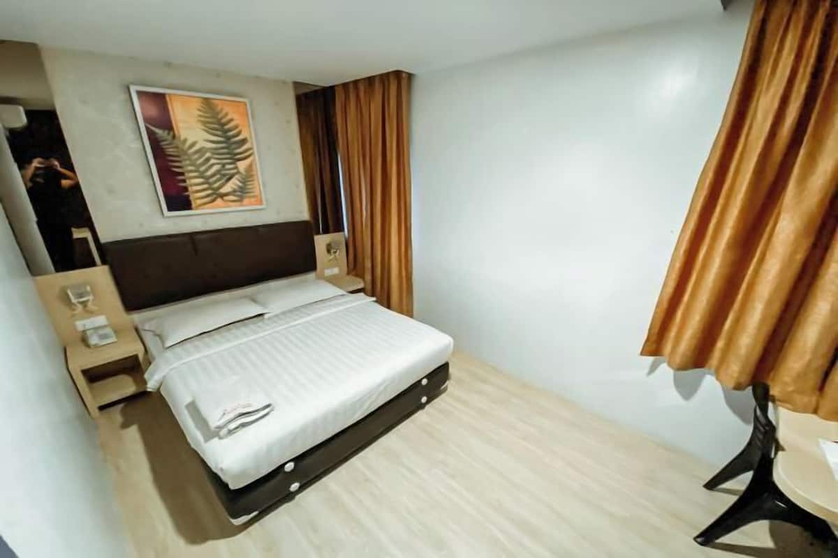 1 chambre, minibar, bureau, fer et planche à repasser