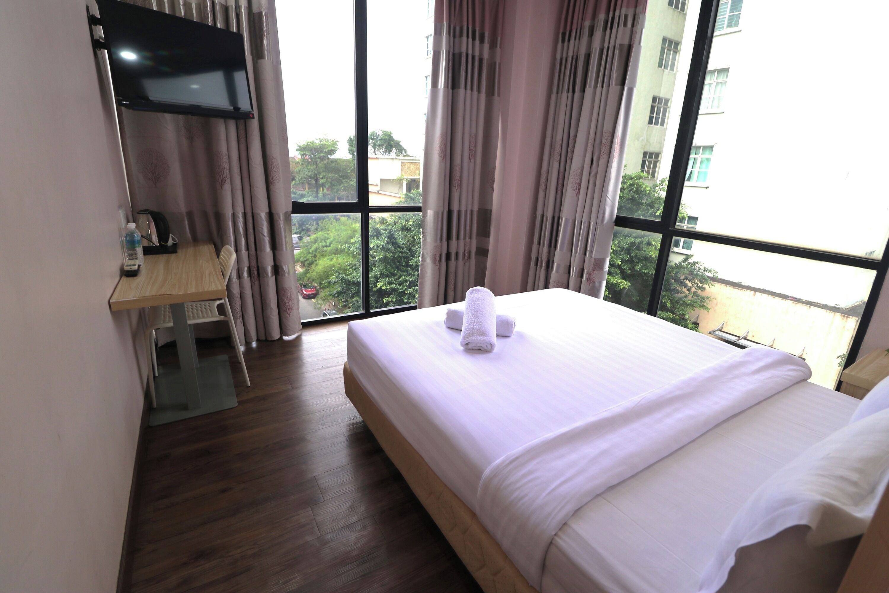 واي فاي مجانًا وملاءات أسرّة