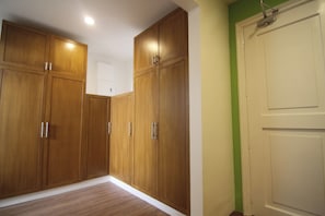 Twin Room | Desk, blackout drapes, free WiFi, bed sheets