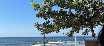 Monaliza Surf Resort