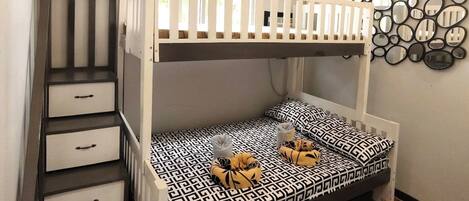 Huvila | 2 makuuhuonetta, työpöytä, ilmainen Wi-Fi, vuodevaatteet