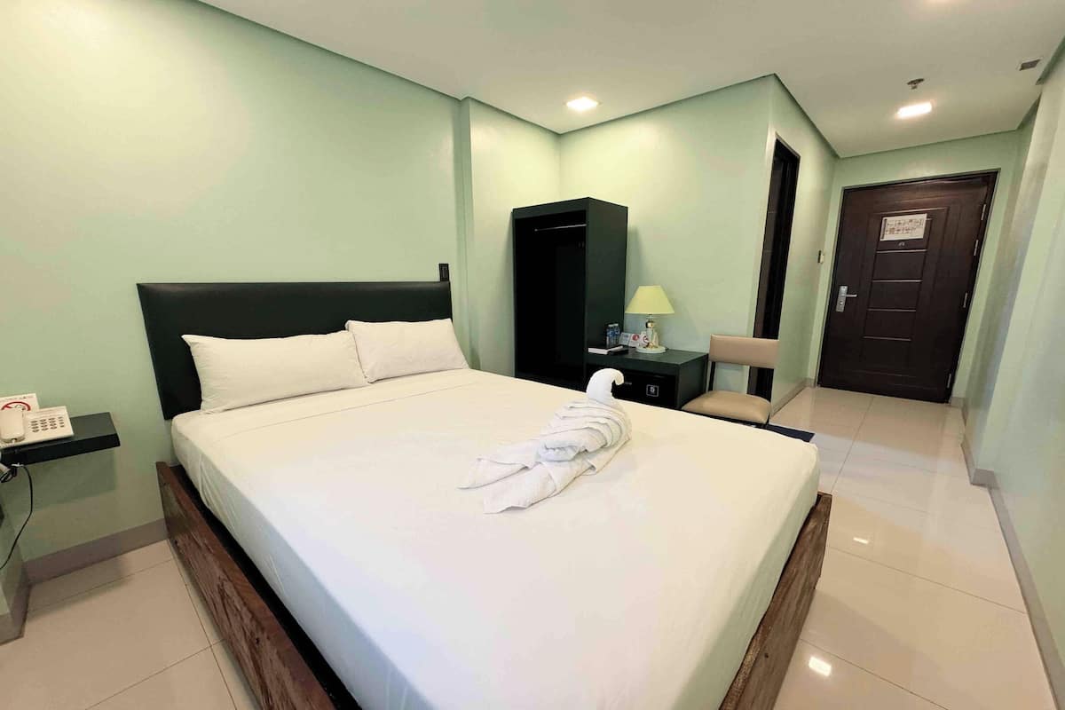 Doppia Standard | 1 camera, minibar, una scrivania, insonorizzazione