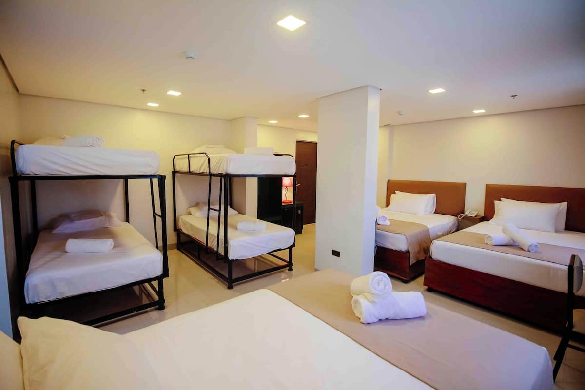 Suite familiare | 1 camera, minibar, una scrivania, insonorizzazione