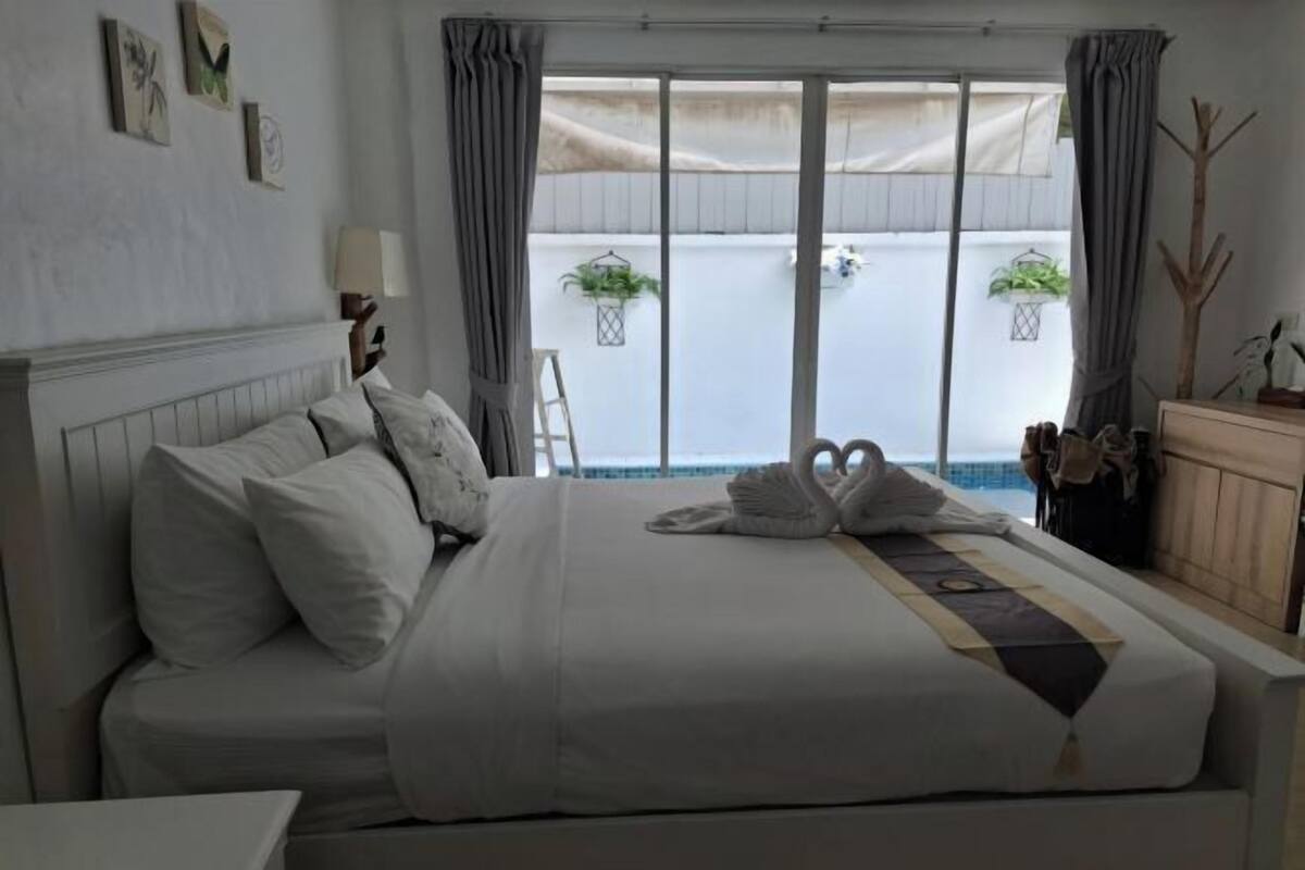 1 bedroom, desk, WiFi (free), bed sheets