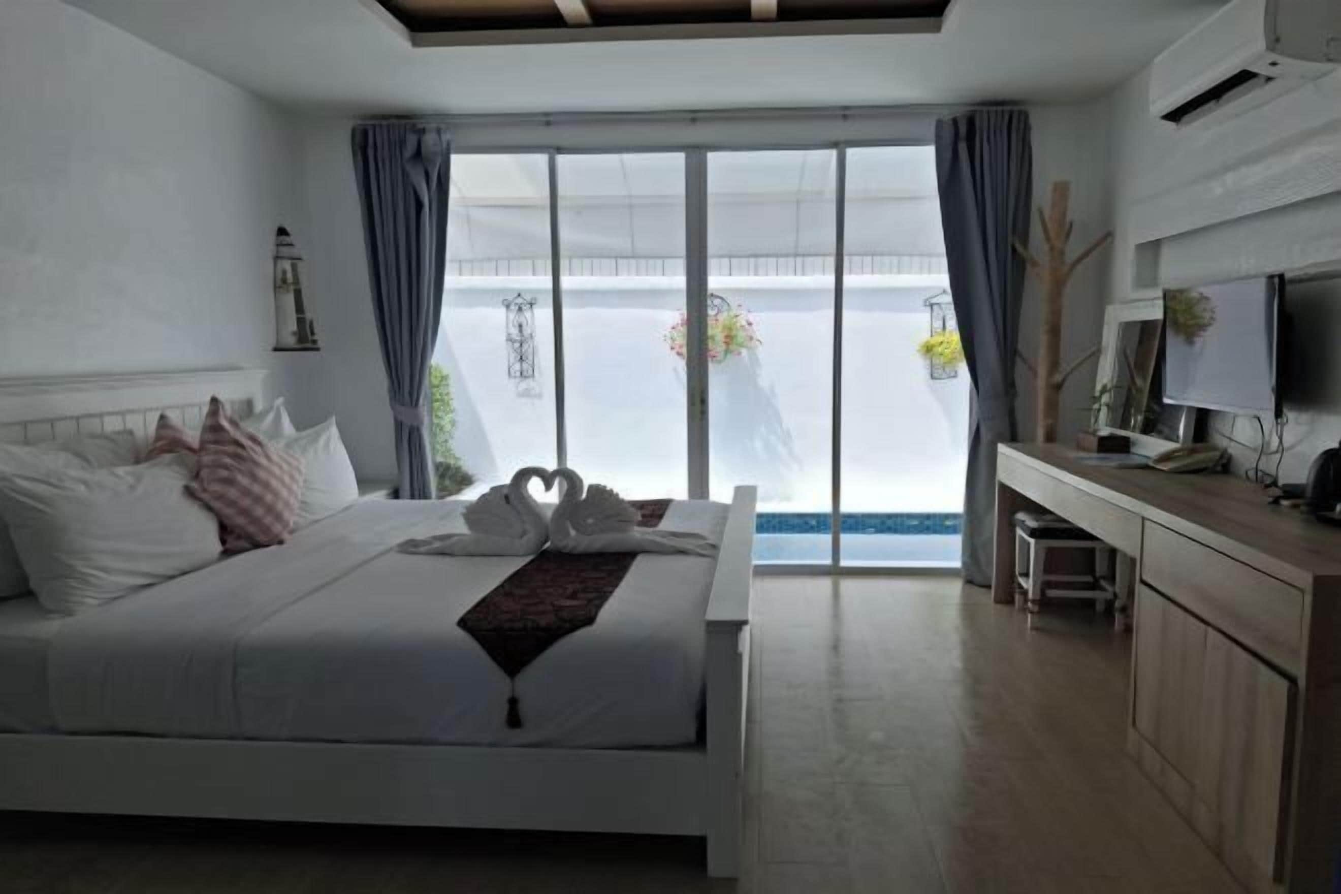 1 bedroom, desk, free WiFi, bed sheets