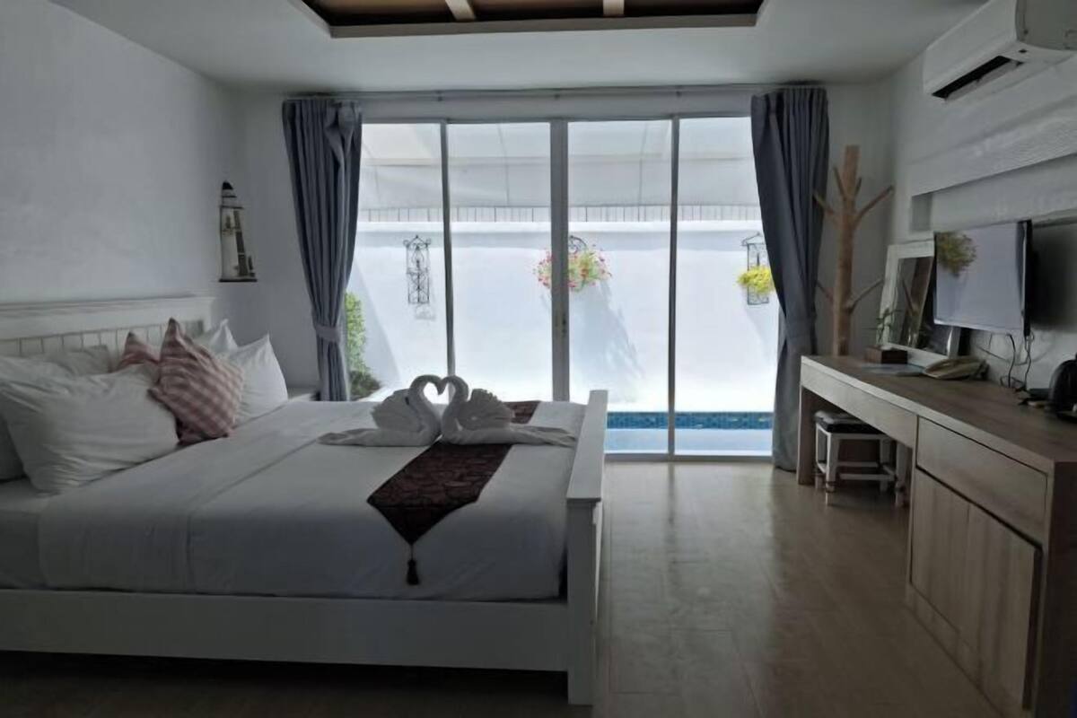 1 bedroom, desk, WiFi (free), bed sheets