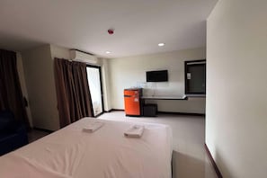 Desk, blackout curtains, iron/ironing board, free WiFi - The Nine Place (Hat Yai)