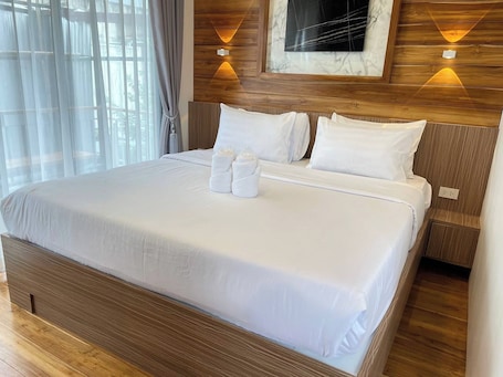 Minibar, escritorio, wifi gratis y ropa de cama