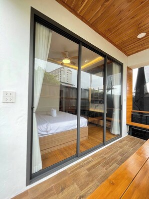 Superior kamer, 1 kingsize bed, balkon | Een minibar, een bureau, gratis wifi, beddengoed