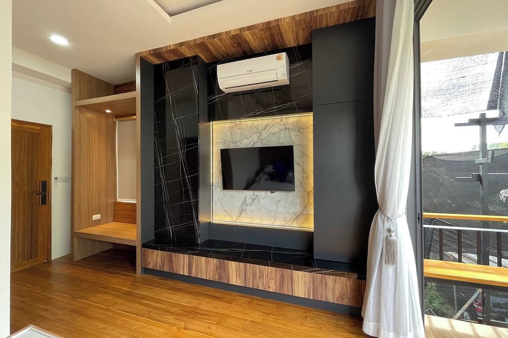 Ashi Poshtel
