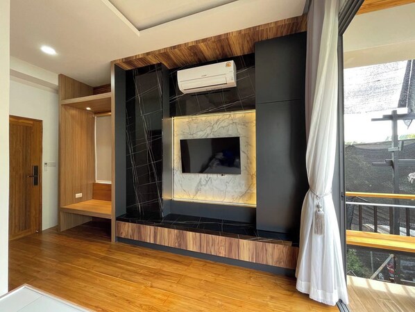 Superior kamer, 1 kingsize bed, balkon | Een minibar, een bureau, gratis wifi, beddengoed