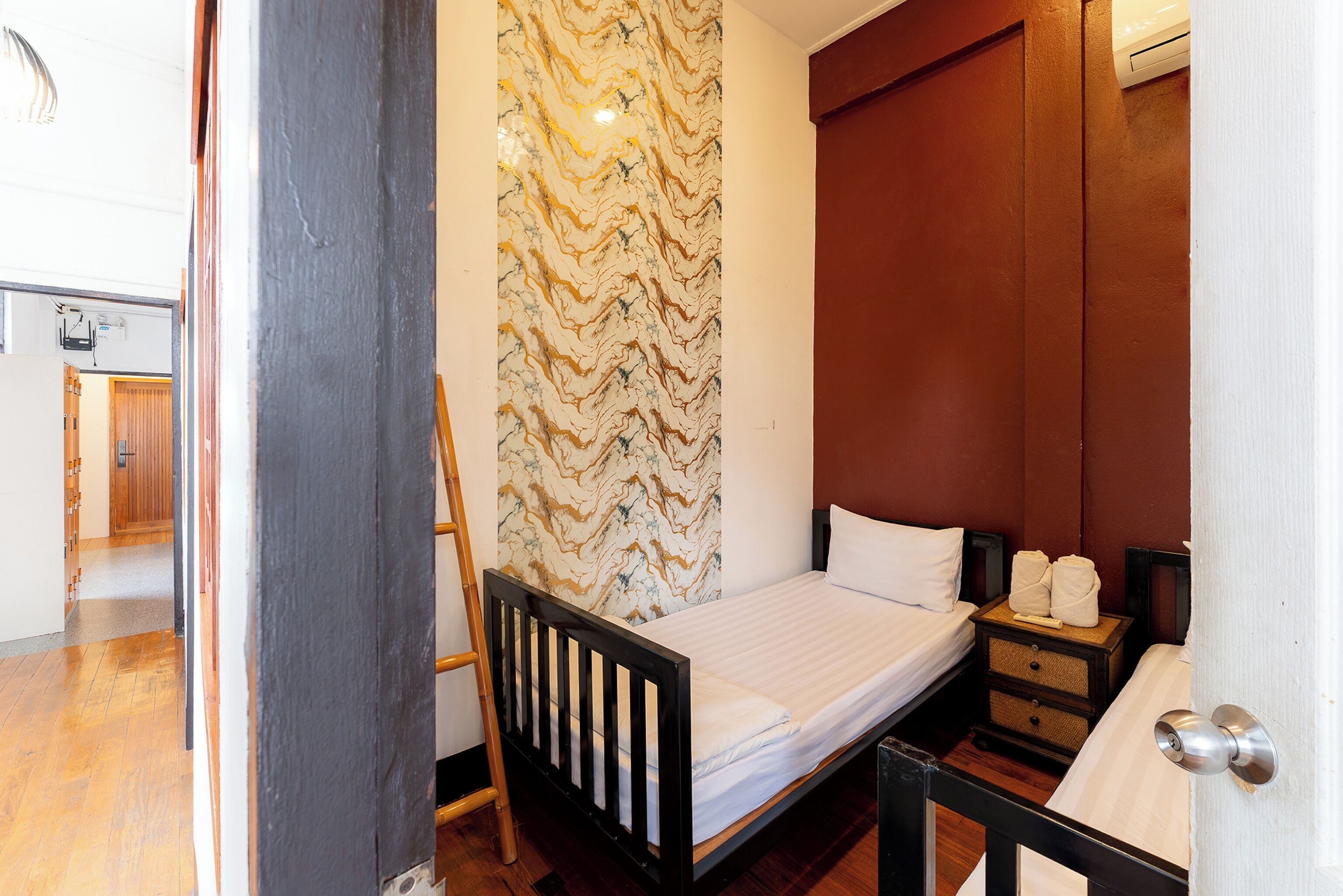 Standard Twin with Shared Bathroom | Minibar, desk, WiFi (free), bed sheets