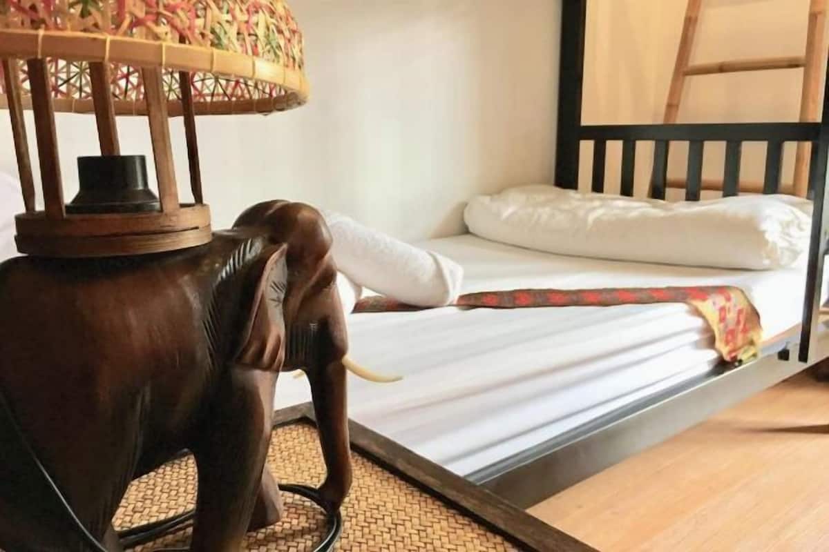 Minibar, desk, free WiFi, bed sheets