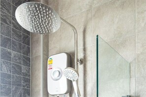 Villa, 3 Bedrooms | Bathroom | Shower, rainfall showerhead, towels - 99 Pool Villa (Pattaya)
