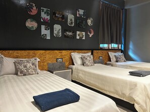 Bureau, fer et planche à repasser, Wi-Fi gratuit, draps fournis