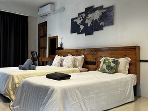 Bureau, fer et planche à repasser, Wi-Fi gratuit, draps fournis