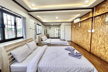 Family Room | 1 bedroom, rollaway beds, bed sheets