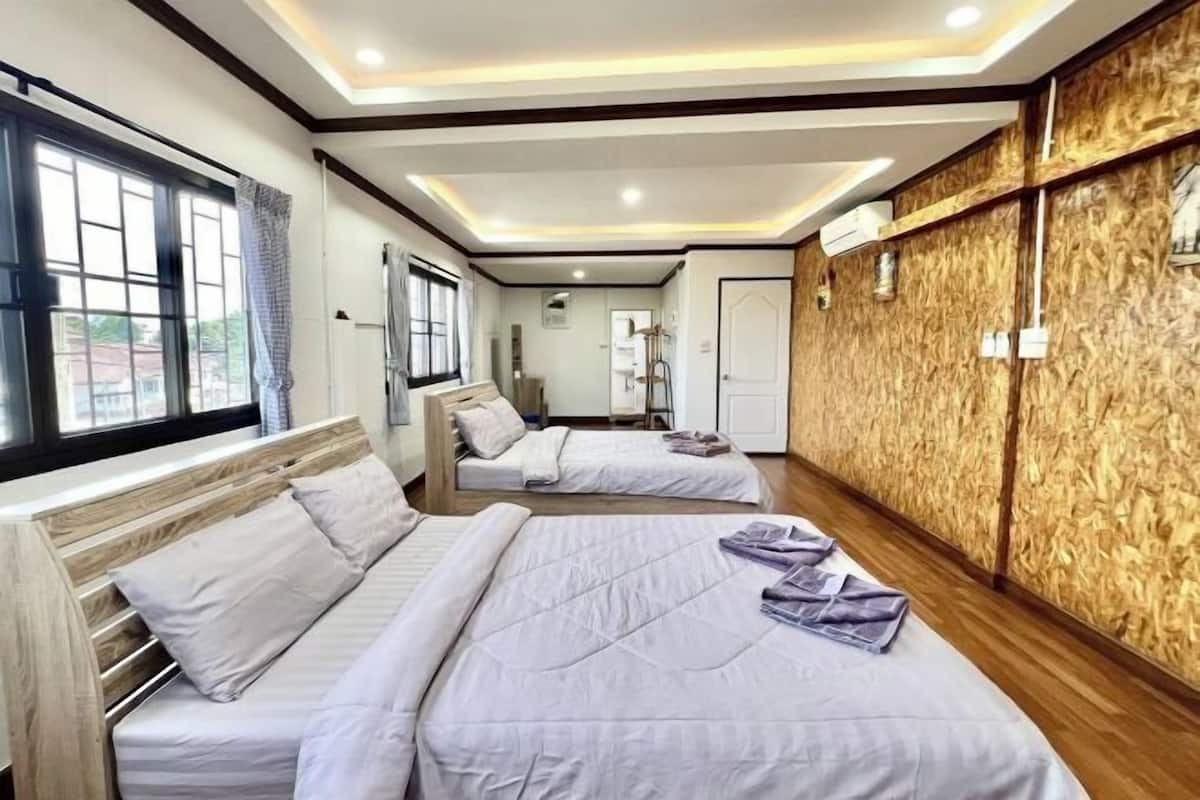 1 bedroom, rollaway beds, bed sheets