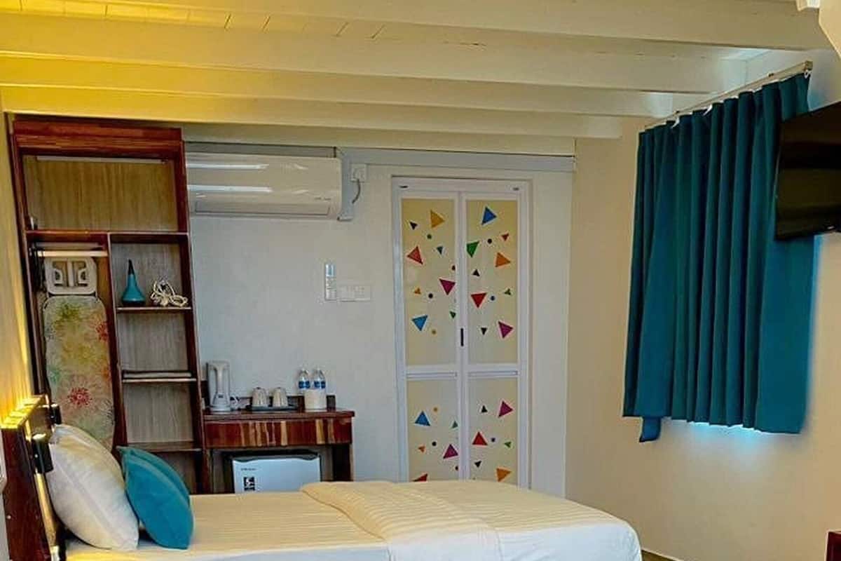Premium Suite, Sea View | 1 bedroom, minibar, desk, iron/ironing board
