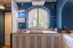 Refrigerador, microondas, horno, placa de cocina