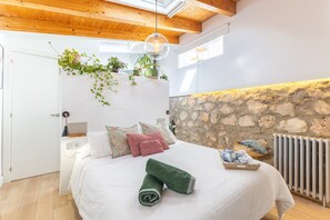 1 slaapkamer, een strijkplank/strijkijzer, gratis wifi, beddengoed