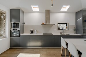 Fridge, microwave, oven, stovetop