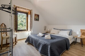 6 bedrooms, free WiFi, bed sheets