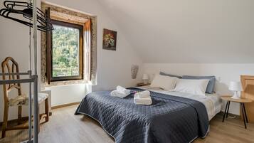 6 bedrooms, free WiFi, bed sheets