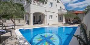 Sesongbasert utendørsbasseng