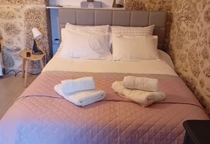 1 quarto, Wi-Fi de cortesia, roupa de cama