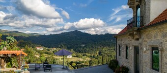 Studio Apartment 'Quinta Do Bairro -' with Mountain View, Shared Pool and Wi-Fi