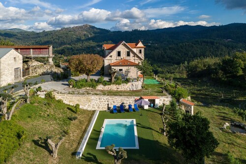 Studio Apartment 'Quinta Do Bairro -' with Mountain View, Shared Pool and Wi-Fi