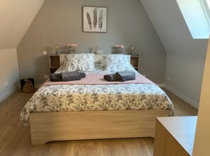 2 Schlafzimmer, Bügeleisen/Bügelbrett