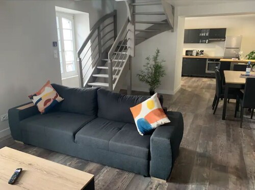 APPARETEMENT LES ANGES BEARNAIS 2, située dans un village médiéval