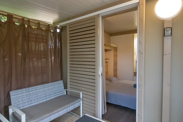 2 bedrooms, bed sheets