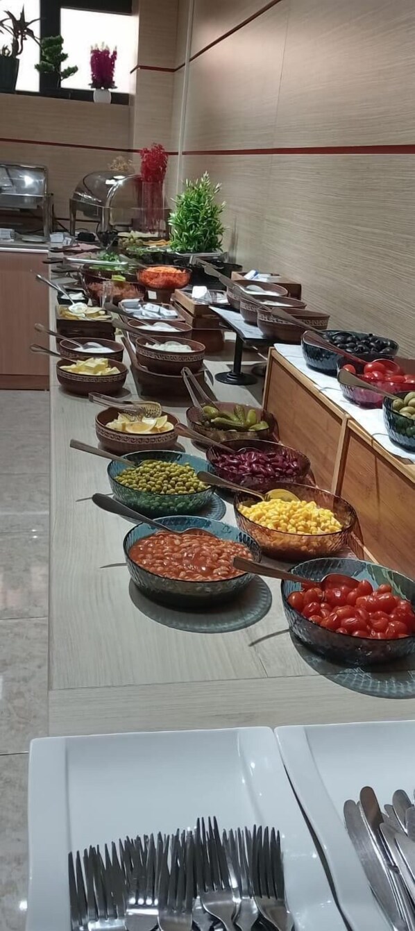 含每日吃到飽早餐