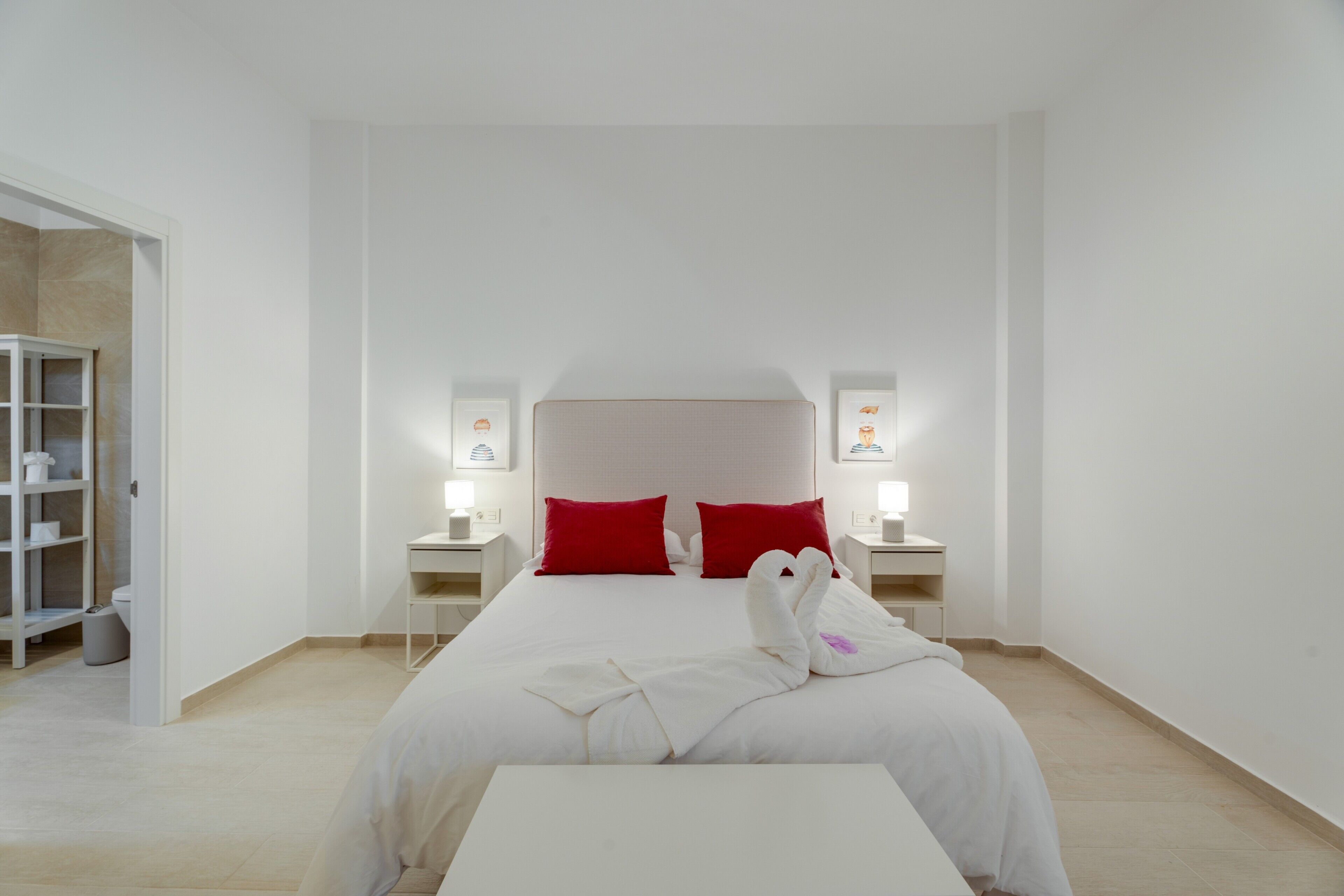 2 slaapkamers, een strijkplank/strijkijzer, gratis wifi, beddengoed