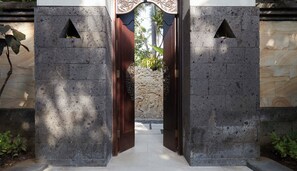 Entrada de la propiedad