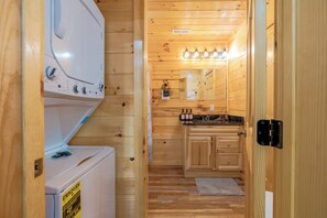 Bathroom - Romantic Getaway for 2 w/Free tickets2Dollywood,Anakeesta,Aquarium,PrivateHotTub (Gatlinburg)